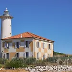 Seafront With Balcony * 比比翁